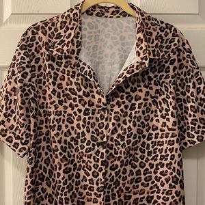 ANIMAL PRINT BLOUSE (no tags) POLY BLACK/TAN CUFFED SLEEVES LONGER BACK